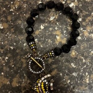 Beautiful, black bracelet with pizzaz!